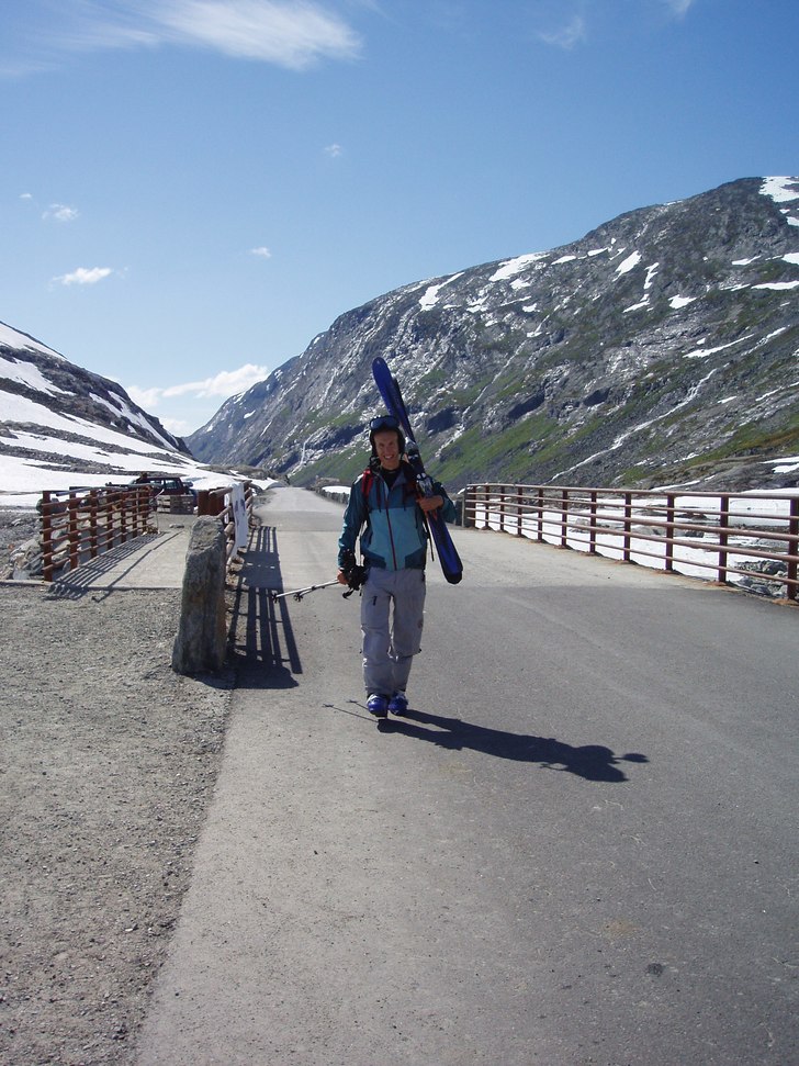 Efter åket var det dock en bit att traska.... Foto: Sofi Johansson. Åkare: Johan Karlsson.