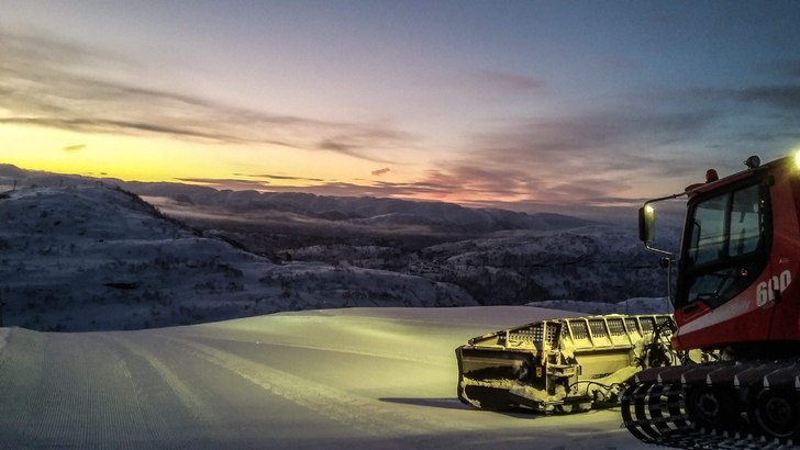 Søndag 18/2
God morgen! -2 grader, litt snø i lu.