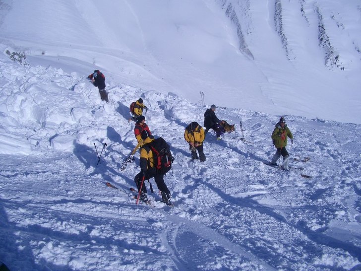 "Lavin-överlevade-letare" haha kostar s. Foto: nathalie gustafsson. Åkare: adde.