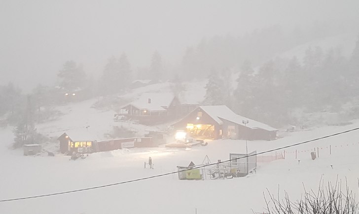 EIKERAPEN I HVITT
Fint å våkne opp til et Eikera.