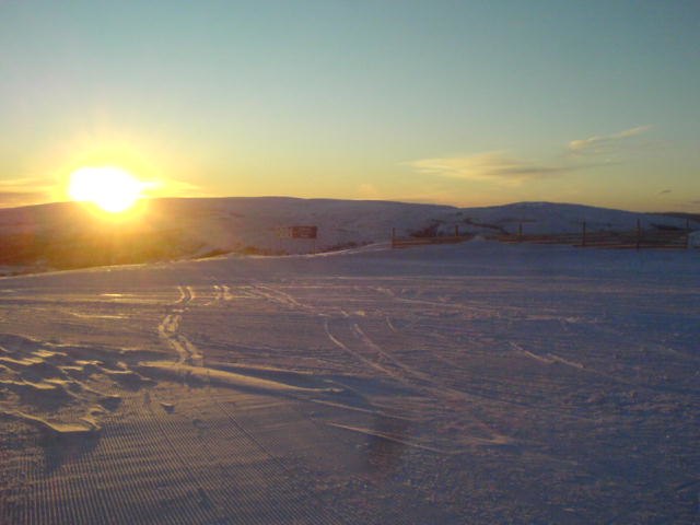 Solen stiger upp över Vemdalen. Foto: Pontus Norrlander.