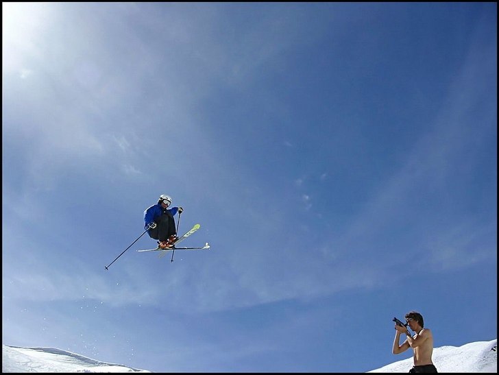 Varm dag. Hopp, foto och film. Drogs ett par flipp. Foto: Markus Ottosson. Åkare: Martin Ottosson.