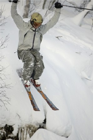 Dropp på 4~ meter.. Foto: Johan Dahlman. Åkare: Alexander Ståhl.