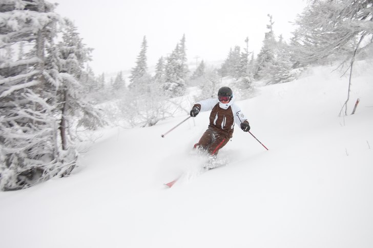 Första puderdumpet i Sälen för säsongen.. Foto: Niklas Hagman. Åkare: Niclas Lundberg.