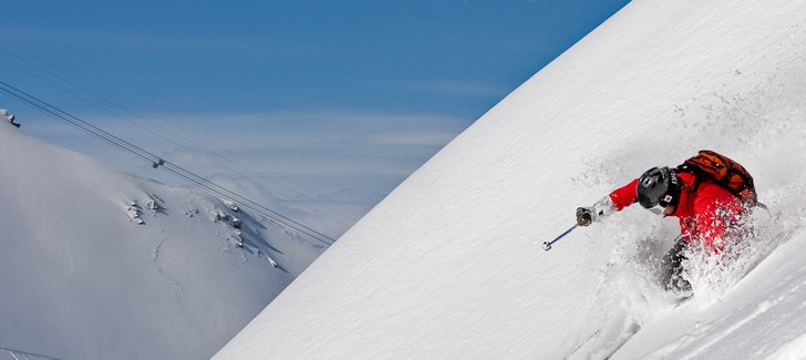Mysig vårdag i Andermatt. Foto: Alexander Thurban. Åkare: David Clemensson.