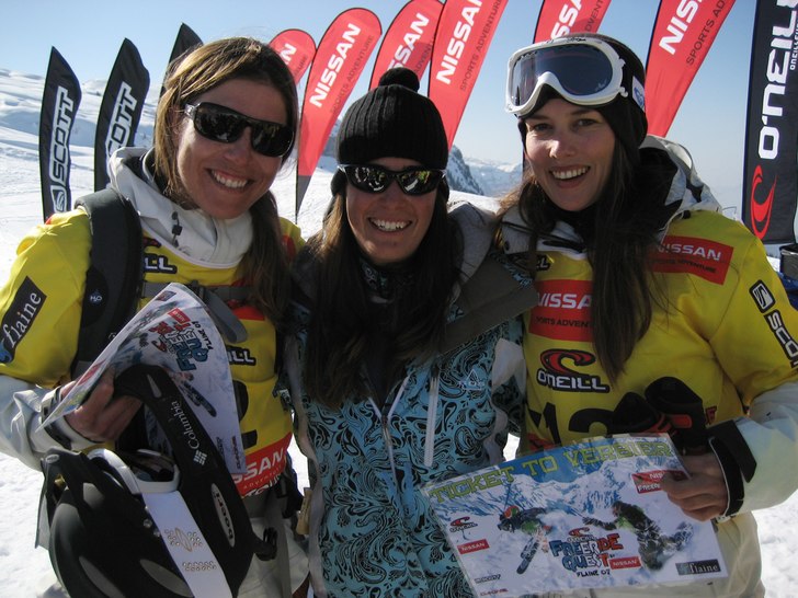 Foto: Johan Jonsson. Åkare: Tvåan i damklassen på skidor Marja Pettersson, förra årets segrare i Verbier Giulia Monego samt ettan Jennifer Farde..