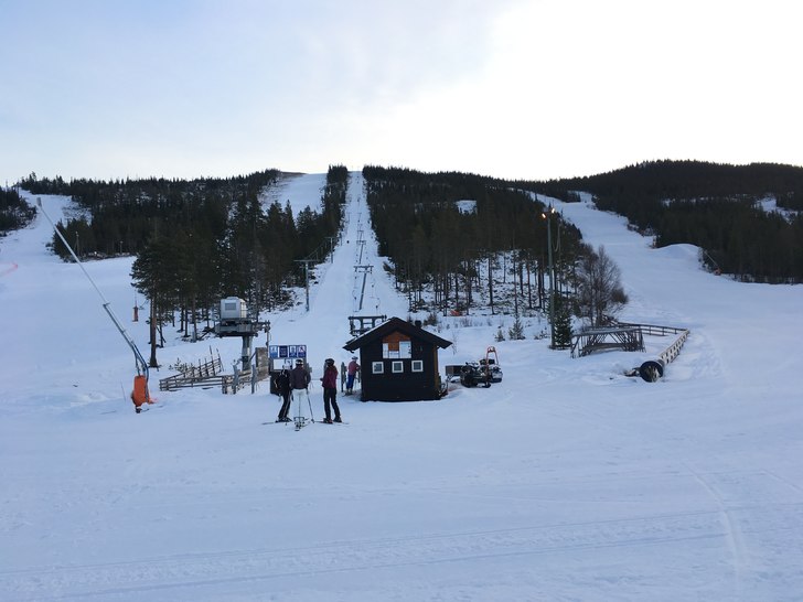 Torsdag 29.12
Det er godt med liv i alpinsenteret .