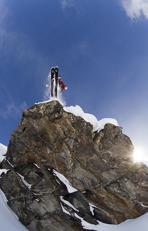 Johan tar sig en flygtur och jg ligger under med f. Foto: Jesper Molin. Åkare: Johan Carlborg.
