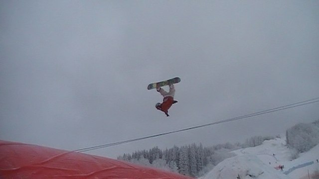 backflip i big air bag. Foto: pappa. Åkare: ludvig karlsson.