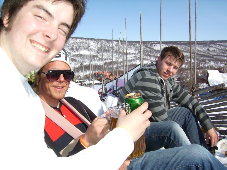 Myste i solen med mitt ledband. . Foto: KJs Broe. Åkare: KJ - Jag - Mats.