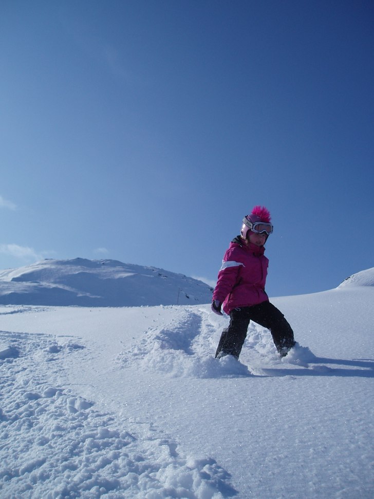 Med framtiden i bakgrunden.. Foto: Joakim Eriksson. Åkare: Hannah.