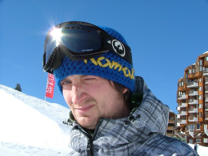 Kamali- team rider Simon vid pipen. Sol o snö.... Foto: Lovisa Myhrman. Åkare: Simon Whyte.