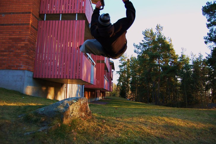 pelle hoppar sten  (bio 5). Foto: Robin Swed (jag). Åkare: pelle renström.
