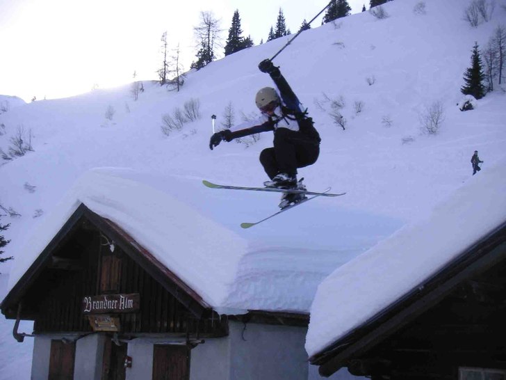 Vi hitta några hus mitt ute i ingenstans som vi d. Foto: Stefan Lind. Åkare: Jakob Levén.
