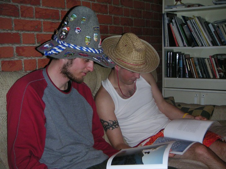 Skidläsning och förväntningar i källaren på S. Foto: Johan Paulsson. Åkare: Mikael Jönsson och Linus Hylén.