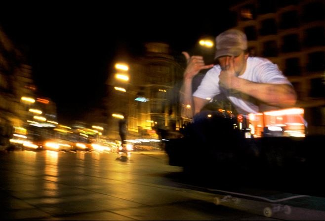 En lite udda skatebild från Barcelona!. Foto: Daniel Hjalmarson. Åkare: Richard ?.