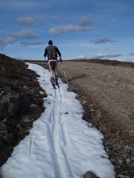 Allt e tillåtet i krig kärlek å skidor.... Foto: Joakim Eriksson. Åkare: Jonas Åkerlund.