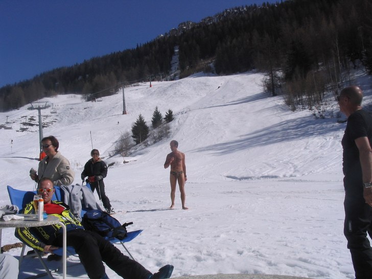 Skön italienare som visade sina fina speedos en f. Foto: Jag. Åkare: Skön italienre.