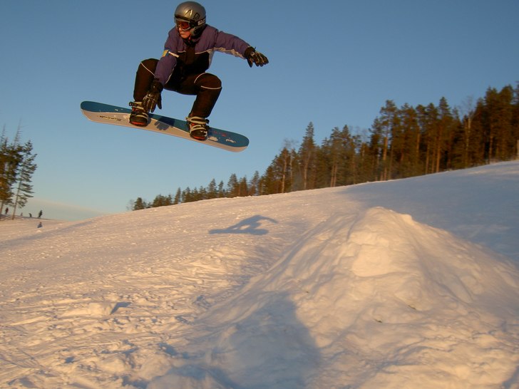 Lillebror flyger. Foto: Daniel Almkvist. Åkare: David Almkvist.