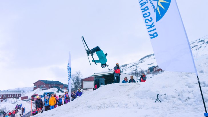 Nicole Lejdeby - Backflip crowd pleaser. Pelikanfl.