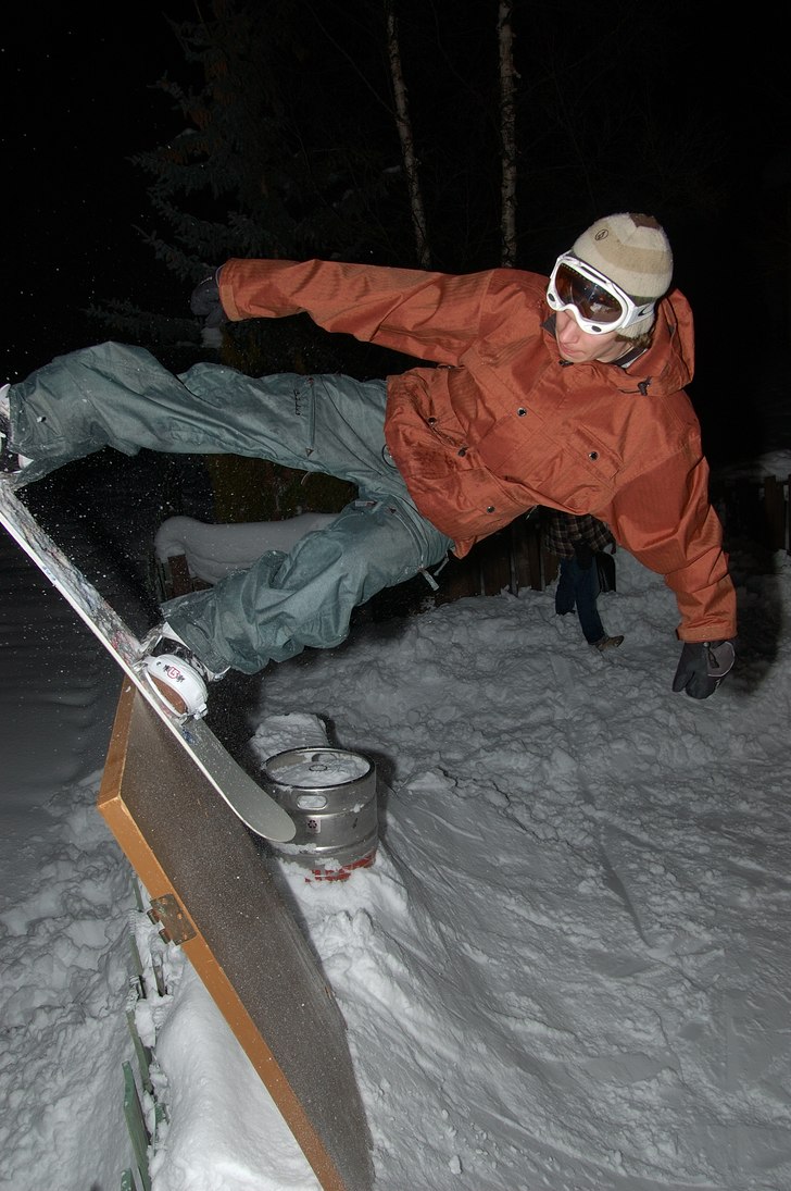 Bakgårdssession i Fernie. Foto: Anna Karlström. Åkare: kalle karlström.