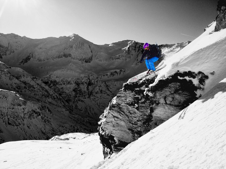 slushpuder på syden, editat bort färger förutom. Foto: Lars Bastian. Åkare: Hans Lind.