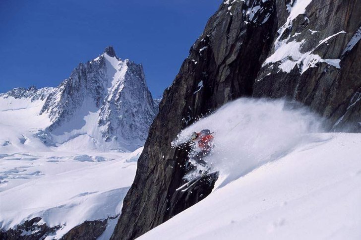 Wolfgang Huber äter snö i Chamonix . Foto: Fredrik Schenholm. Åkare: Wolfgang Huber.