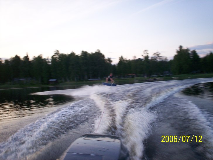 1 8 0 . Åkare: Filip.