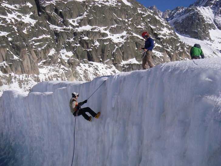 Crevasse träning på Mer de Glace.. Foto: ?. Åkare: Daniel Kjörling.
