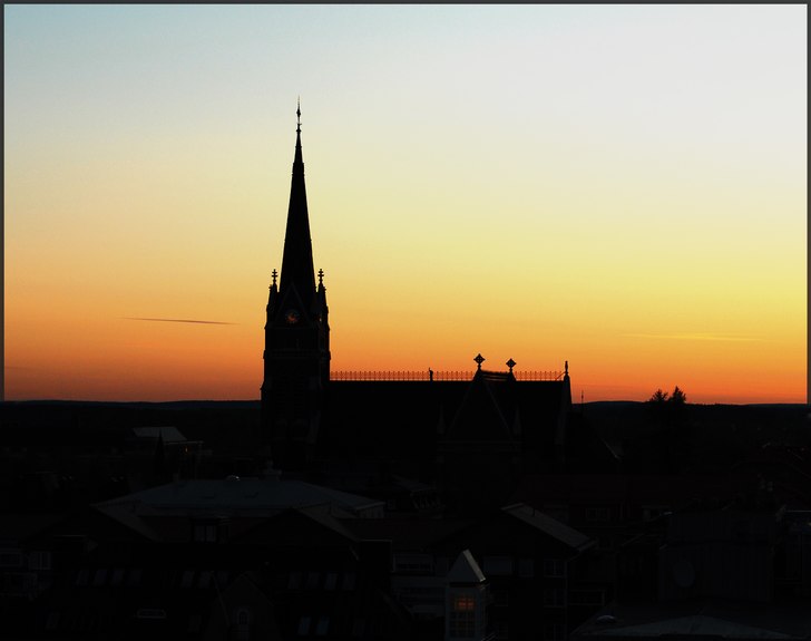 Var och klättrade lite på kyrkan en natt. Bilden. Foto: Simon Pontér. Åkare: Mikael Öhlund.