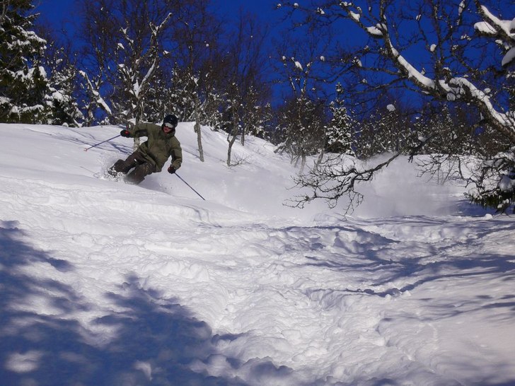 Skön dag med mycket snö i Åre. Foto: Sebastian Wincrantz. Åkare: Markus Wibäck.
