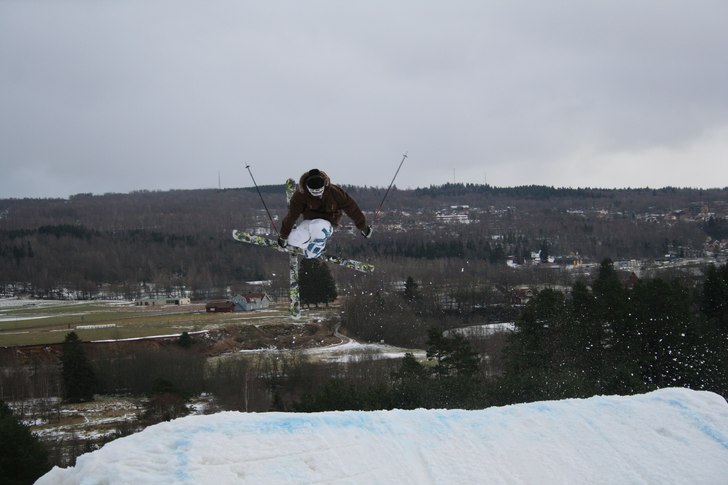 doing some ninja stuff.. Foto: Rasmus Bertilsson. Åkare: Christian Ekdahl.