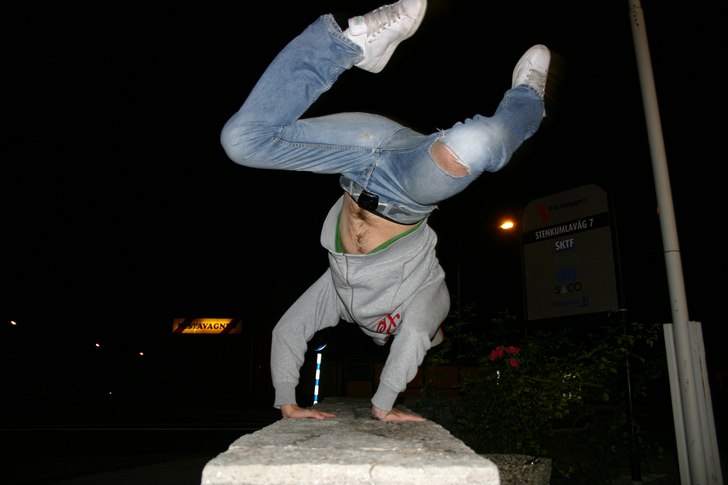 Lite mera höst-parkour från Visby. Flickvännen . Foto: Hanhna Dahlström. Åkare: Gustav Ekroth.
