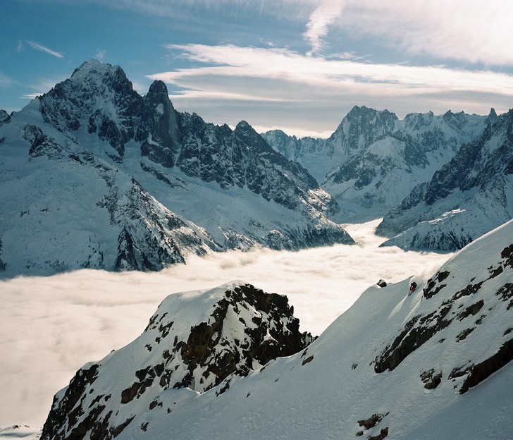 Tagen i Chamonix med Aiguille Verte och Grand Jora. Foto: Rikard Lindby (rikardlindby.com). Åkare: Oskar Lindby.