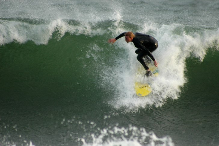 Skön surfdag på torö. Foto: MILOMAN. Åkare: Clas Ahlstrand.