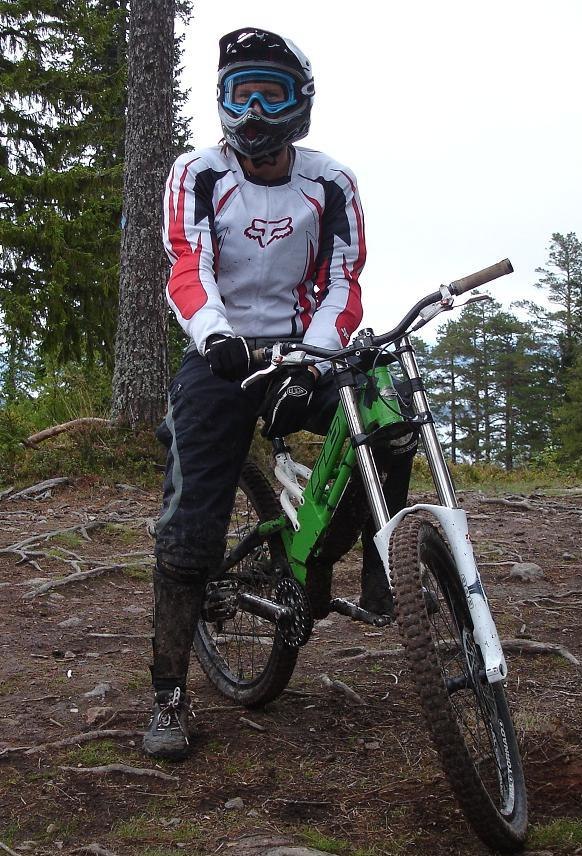 Jag och min gröna RaceBike. . Foto: Emma Nilsson. Åkare: Elisabeth Engström.