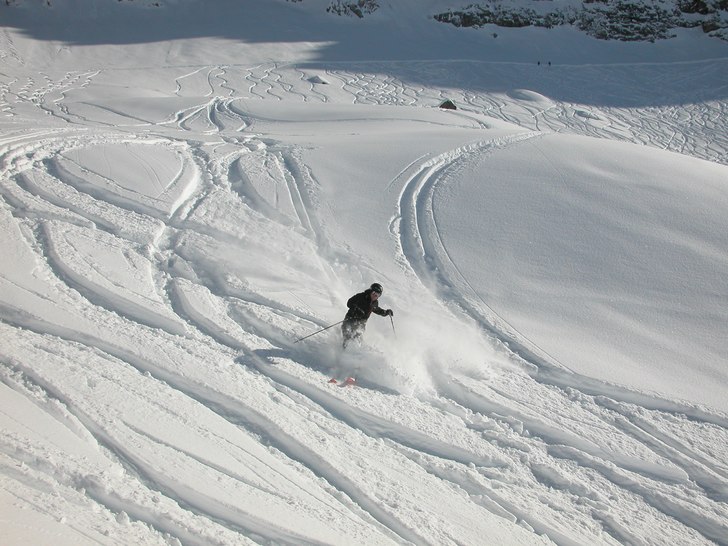 Offpist, nerifraan sett till vänster om Salzegg.. Foto: Peo Hamrin. Åkare: Bengt Eriksson.