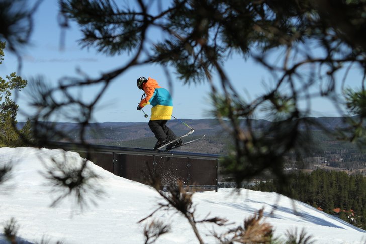 Varm dag i Järvsö med O'Neill!. Foto: Petter Levin. Åkare: Anton Lind.