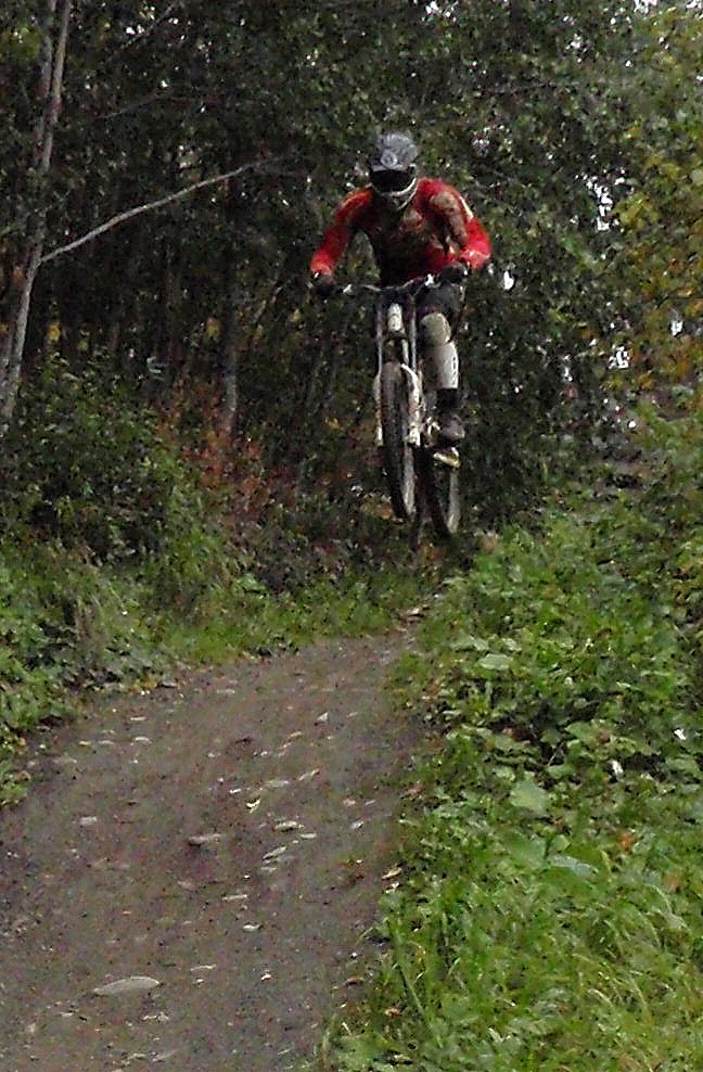 Anders Flagg provar sina vingar i Kälkspåret.. Foto: Johan Mörk. Åkare: Anders Flagg.