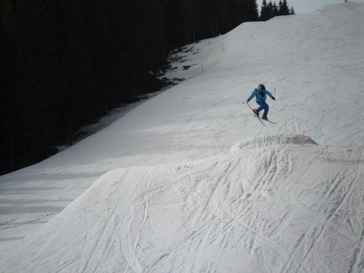 En dag i backen. Foto: Niklas Eriksson. Åkare: Anton Tillman.