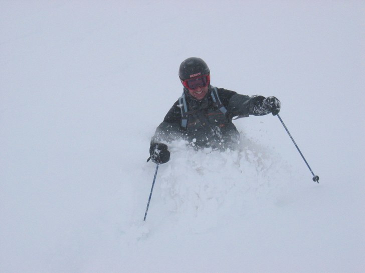 Sture försöker hålla sig flytande på Gemsstock. Foto: Peter Karlsson. Åkare: Sture Ågren.