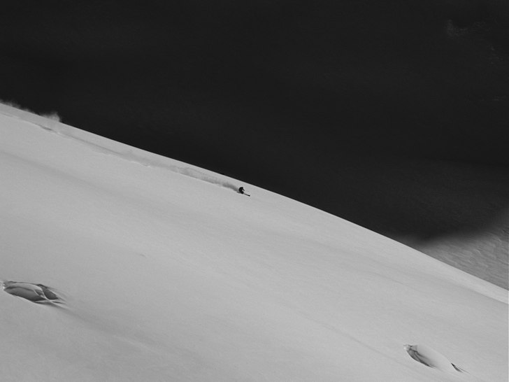 Foto: Johan Jonsson. Åkare: Sverre Liliequist i stora svängar..