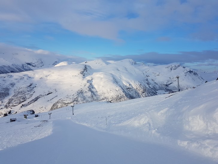 Skjærtorsdag 
Skjærtorsdag kl 8 er de på Strand.