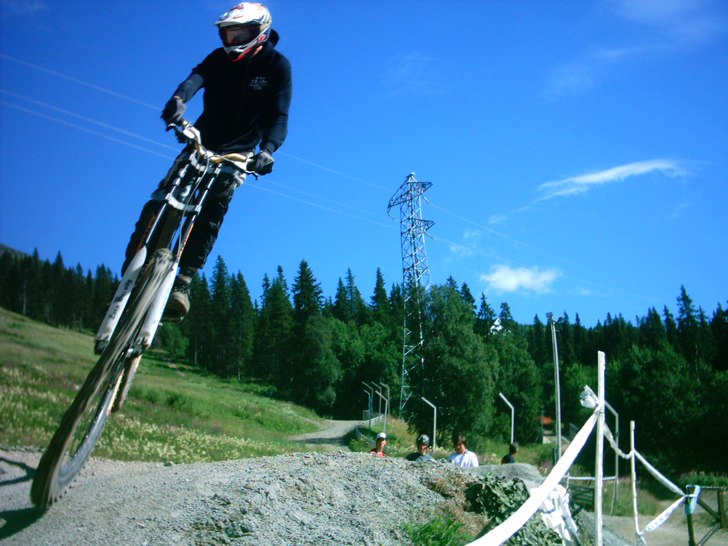 en kille som fastnade på bild fast jag tryckte av. Foto: tommy.silfverblad. Åkare: okänd.