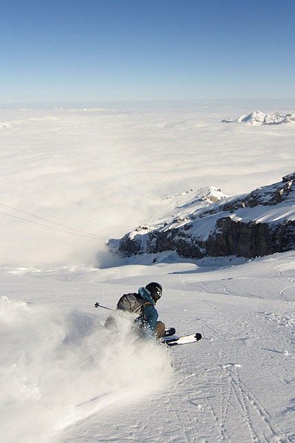 Tagen lite snett under titlis rotair liften.. Foto: Martin Pålsson. Åkare: Johan Persson.