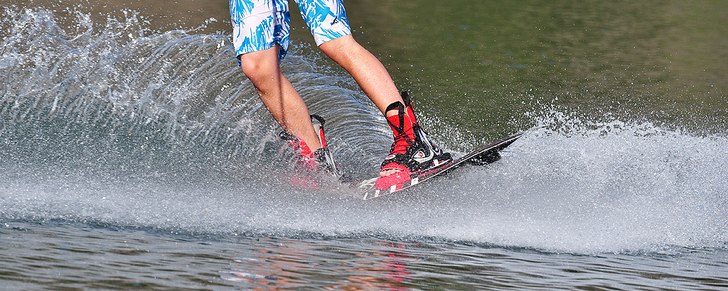 Denna åkare är ganska ny på wakeboard och såle. Foto: Daniel Skilberg.