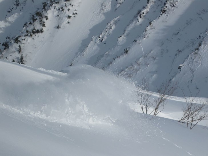 Härlig snö på en syd rygg på North Face. Foto: Patrick Jansson. Åkare: Joacim Torkelson.