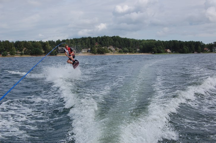Det var många år sen man stod på brädan.. Foto: Ylva Johansson. Åkare: Tomas Blomberg.