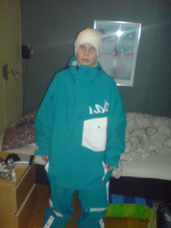 mina nya skidkläder:D. Foto: Cristopher Hjälmeby. Åkare: Sebastian Hjälmeby.