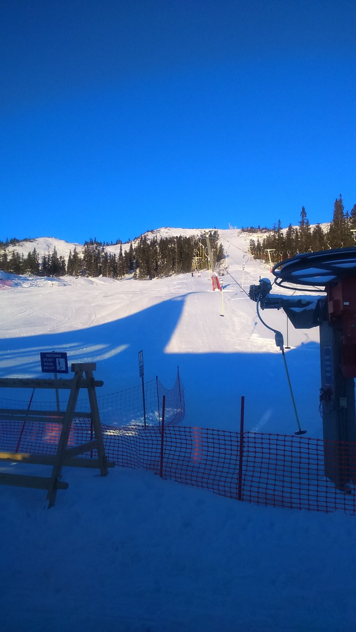 Nydelig dag
Bare å kle på seg.
Nydelig i bakken.